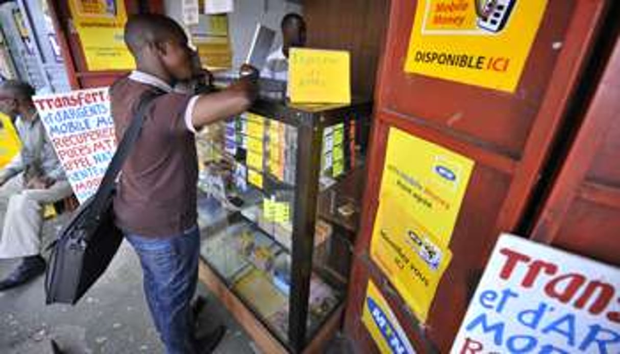 MTN et Orange revendiquent chacun un million d’abonnés au mobile banking en Côte d’Ivoire © Olivier/J.A.