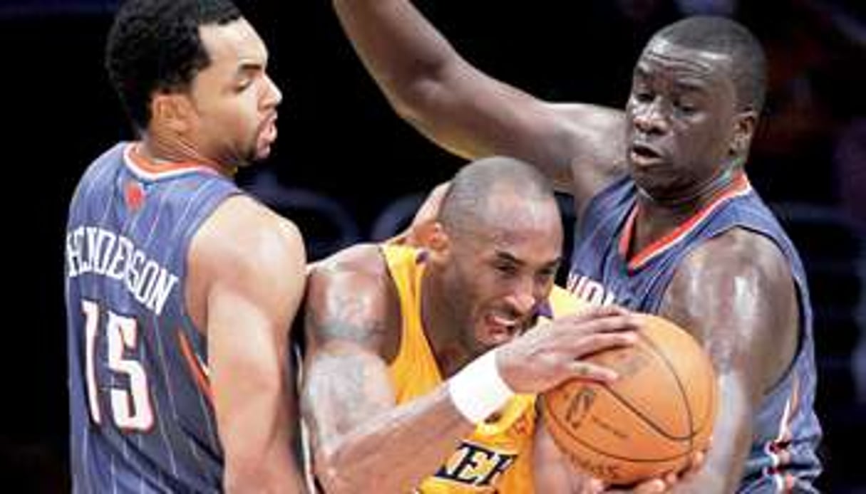 Desagna Diop (d.), pivot des Charlotte Bobcats. © SIPA