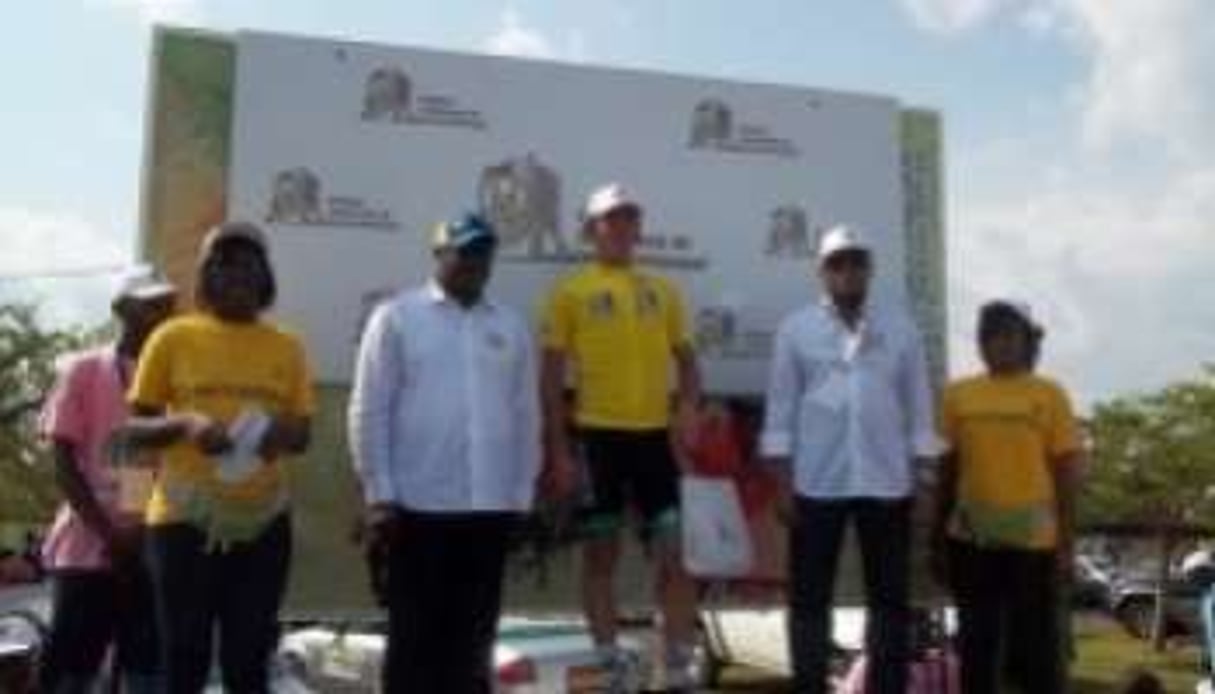 Le Français Anthony Charteau conserve le maillot jaune de leader. © www.tropicaleamissabongo.com
