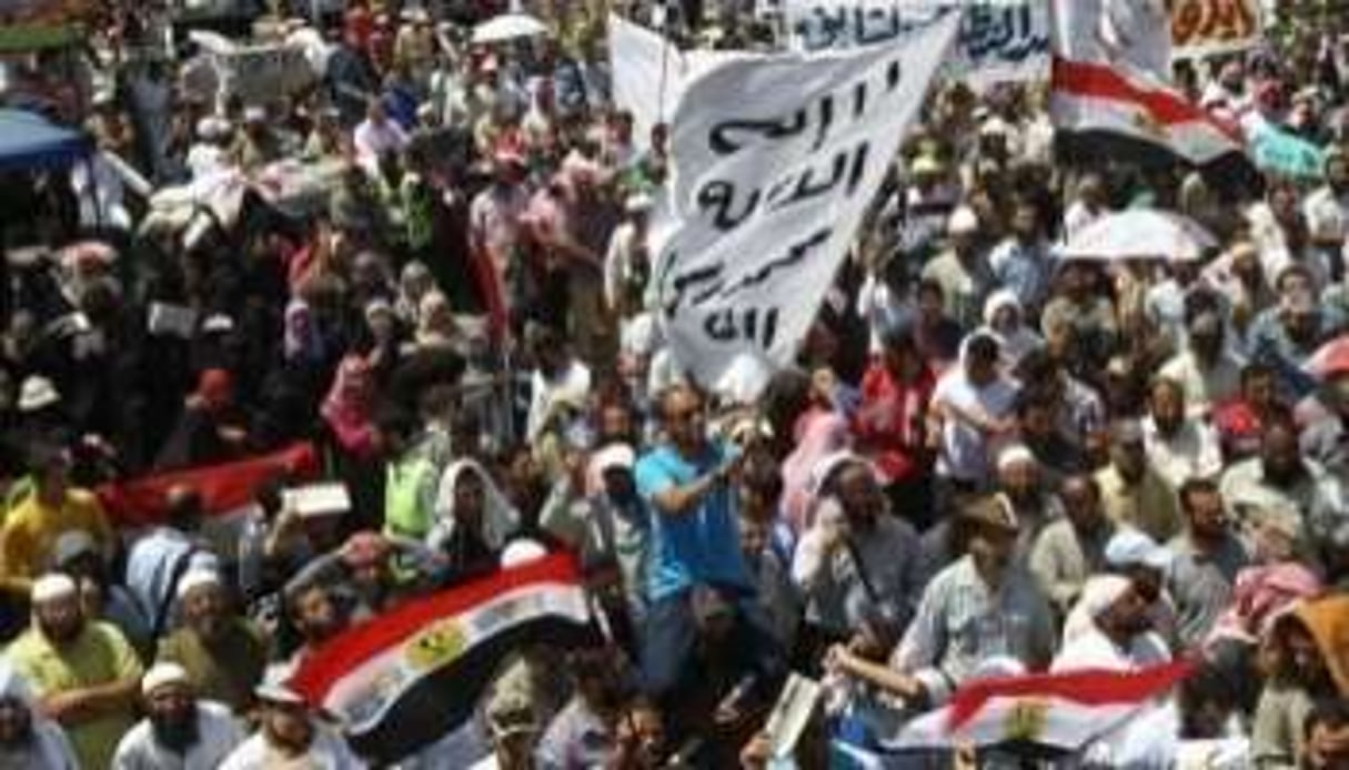 Des manifestants salafistes, place Tahrir, au Caire, le 27 avril. © AFP