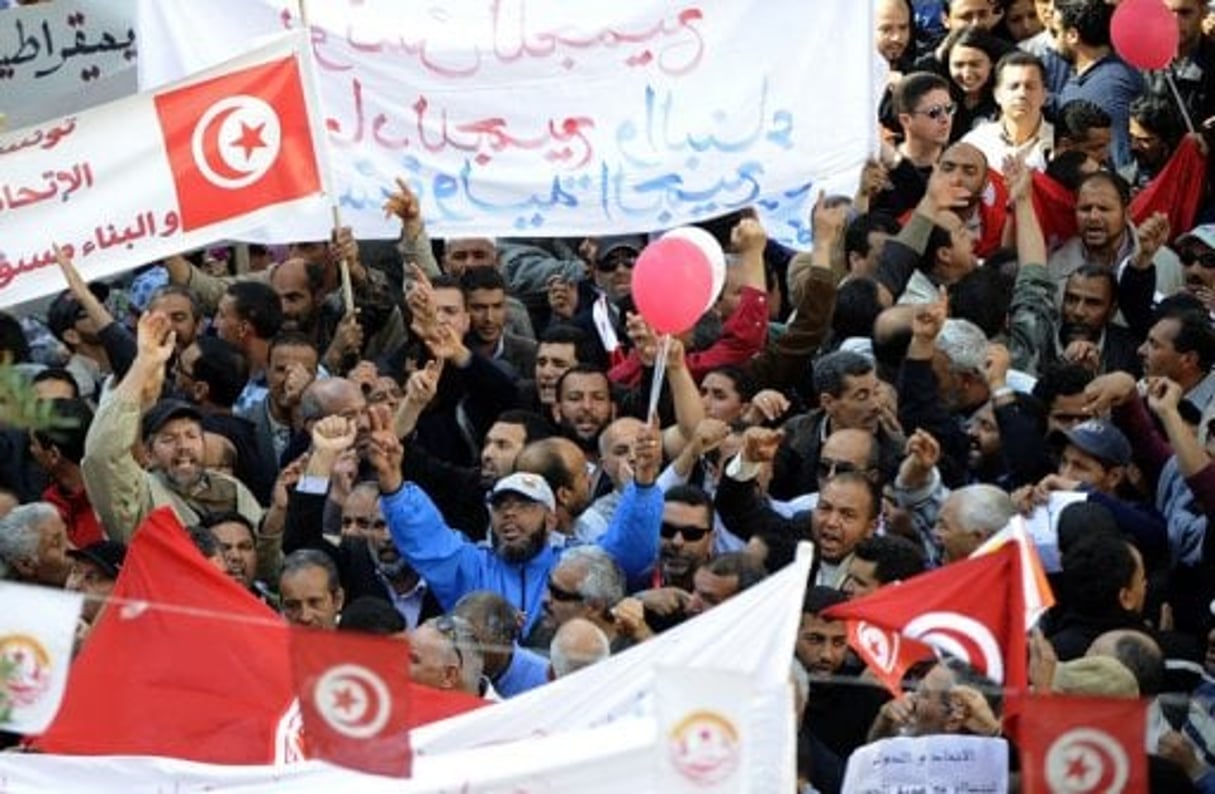 Les Tunisiens en masse dans la rue le 1er mai pour l’emploi et l’unité © AFP