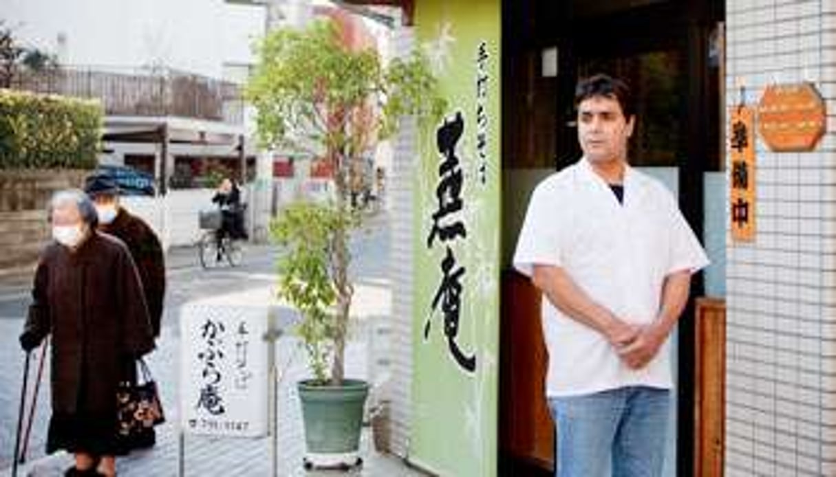 Le restaurateur a su s’affirmer dans un domaine reservé aux cuisiniers nippons. © Jérémie Souteyrat