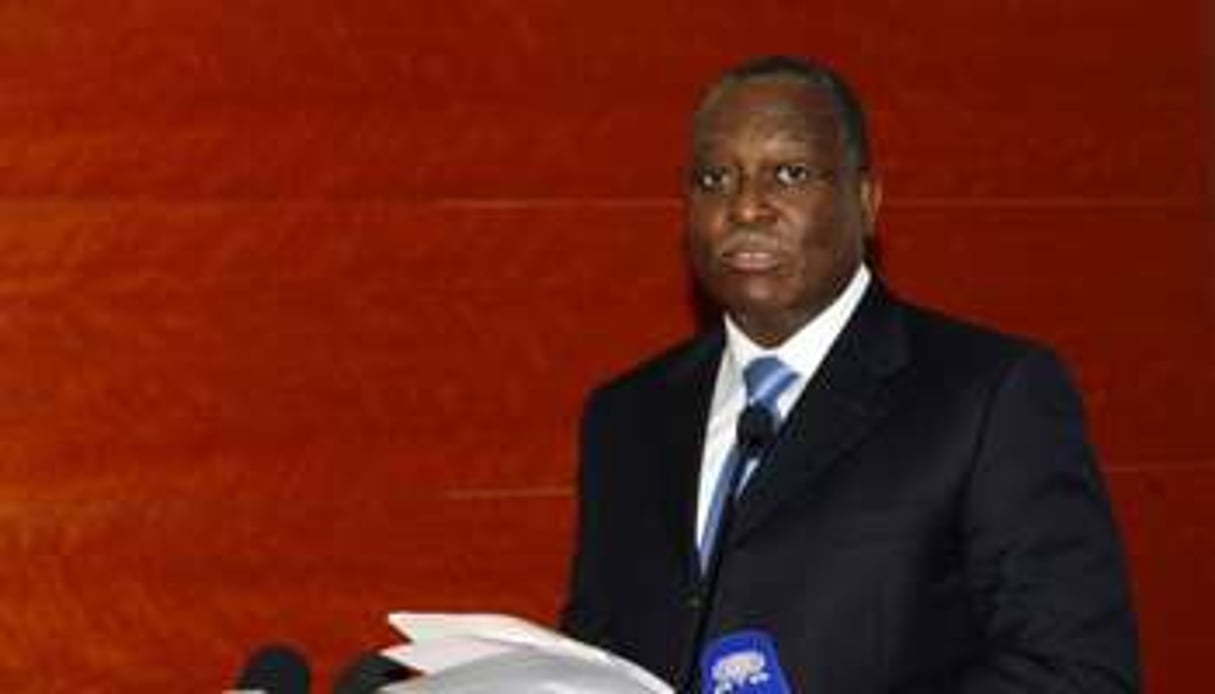Le ministre d’État angolais en charge de la coopération économique le 25 février 2011 à Luanda. © AFP