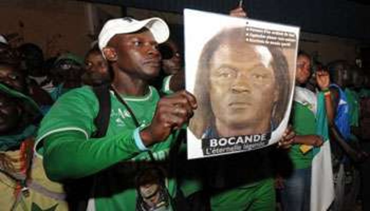 Les Sénégalais se sont réunis nombreux mardi 15 mai pour rendre hommage à Bocandé. © AFP