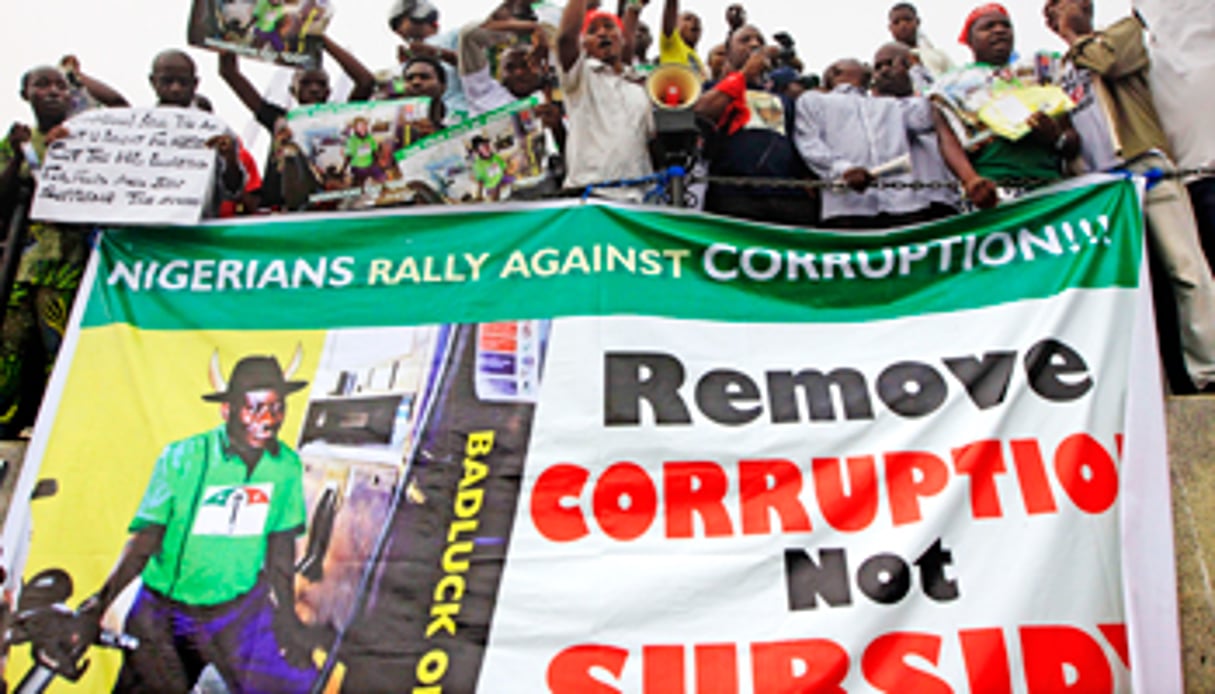 En janvier 2012, l’abolition des aides sur le prix des carburants avait provoqué des manifestations sans précédent. © Sunday Alamba/SIPA
