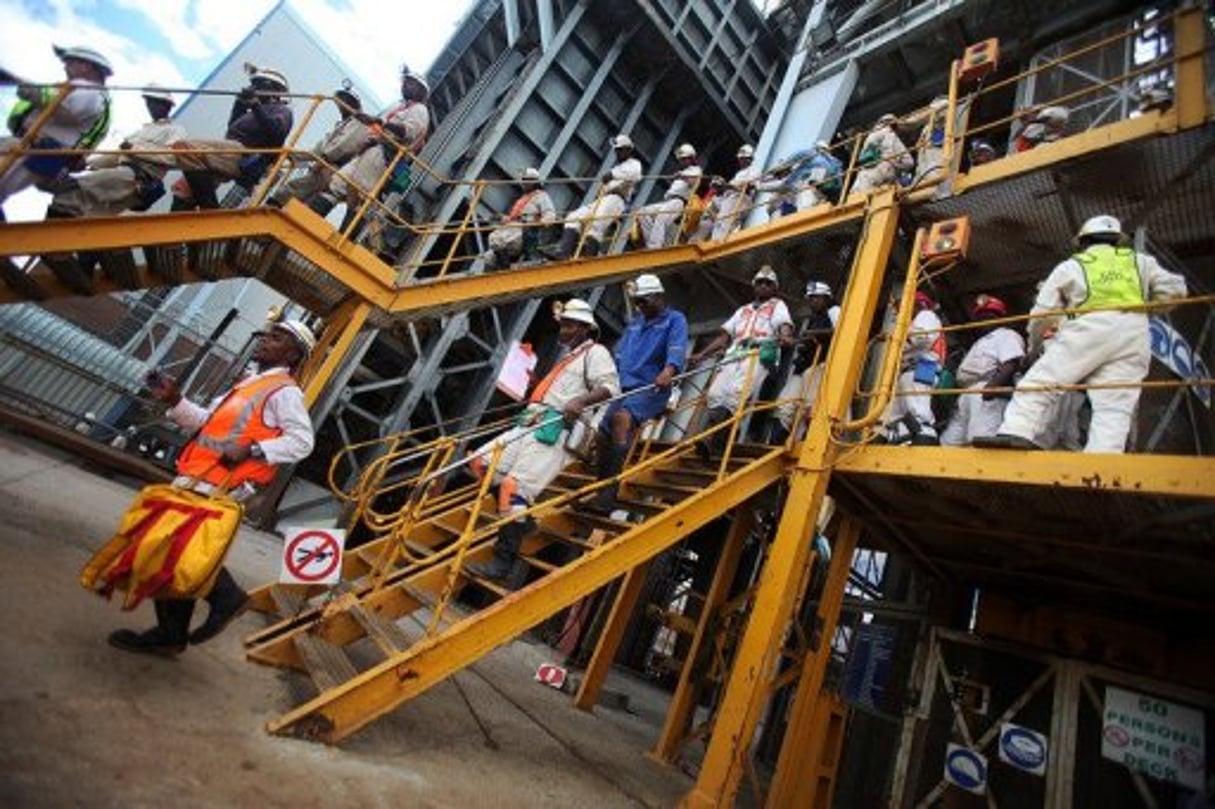 Afrique du Sud: une mine de platine provisoirement fermée face à la chute des prix © AFP