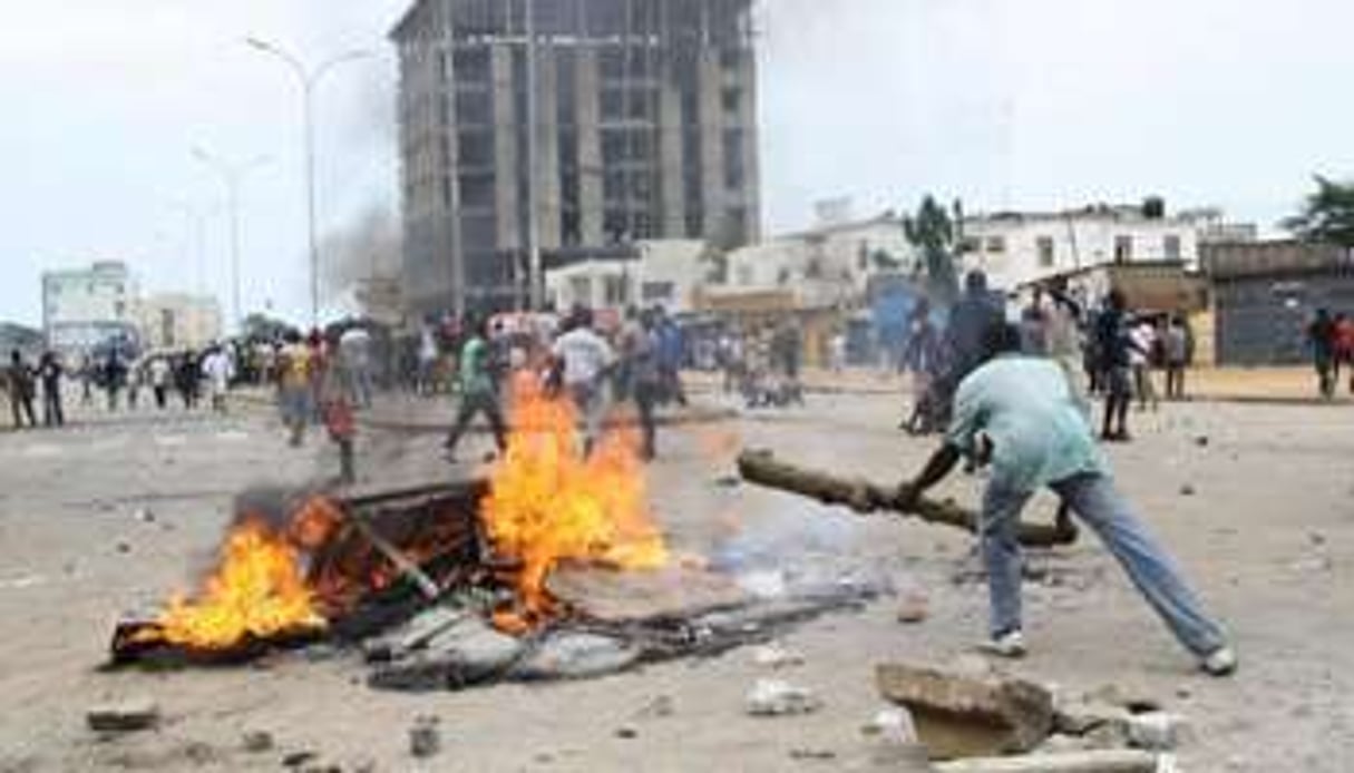 Affrontements entre manifestants et policiers, le 13 juin 2012 à Lomé. © AFP