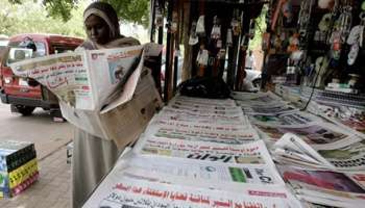 Un kiosque à journaux, à Khartoum. © AFP