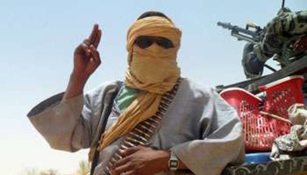 Un combattant du groupe islamiste Ansar Eddine, le 24 avril 2012 près de Tombouctou. © AFP