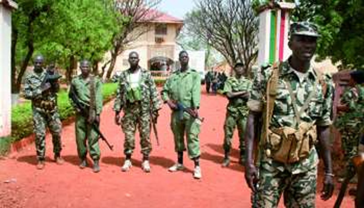 Soldats au camp de Kati, le QG des putschistes. © Emmanuel Daou Bakary pour J.A.