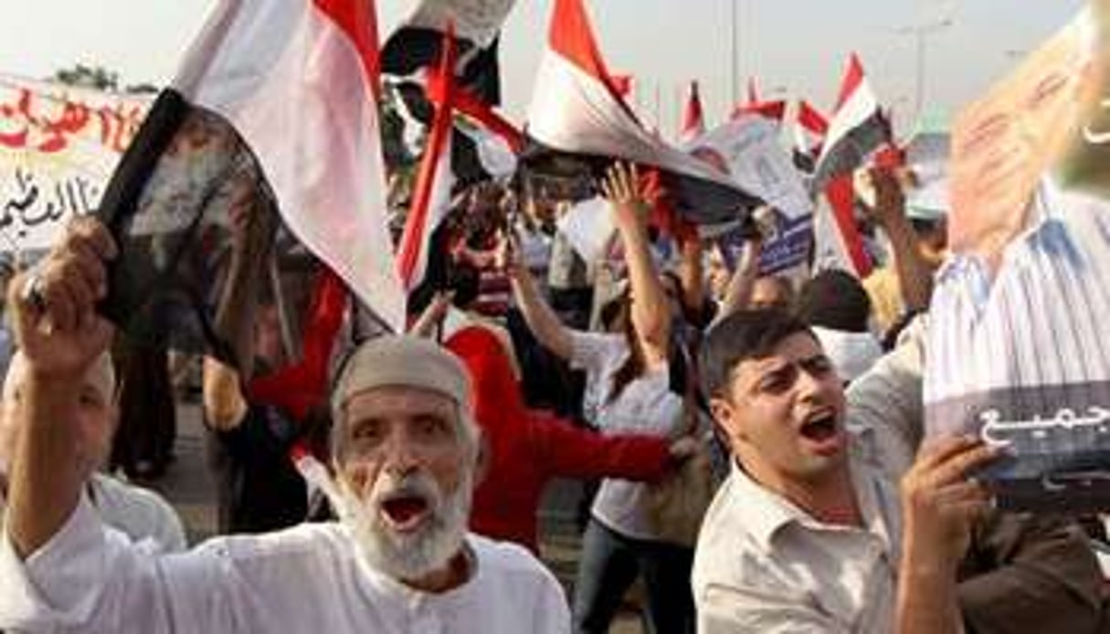 Des partisans du candidat Ahmad Chafiq manifestent à Nasr, près du Caire, le 23 juin 2012. © AFP