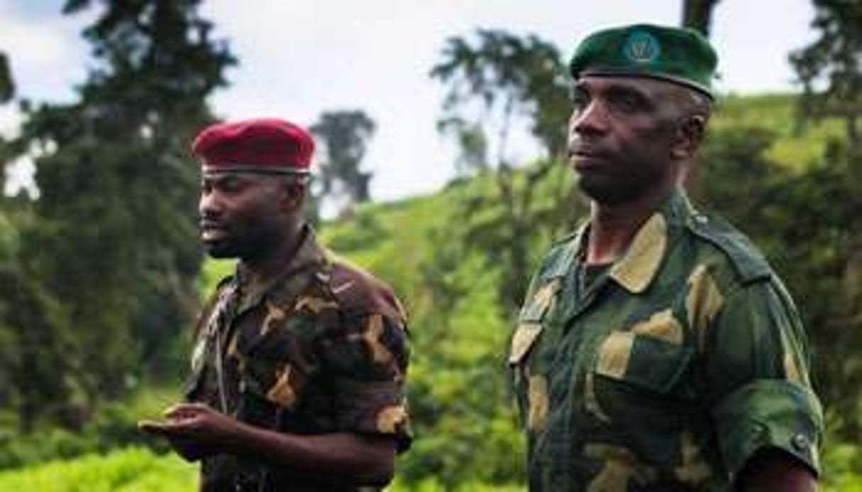 Le lieutenant-colonel des mutins Vianney Kazarama (D) et Major John, des ex-rebelles du M23. © AFP