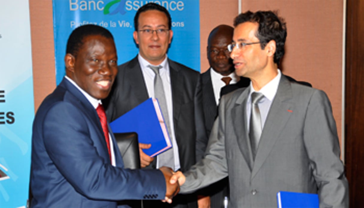 Bernard Koné Dossongui, président d’Atlantic Financial Group, et Mohamed Benchaaboun, PDG de Banque centrale populaire, le 7 juin. © Banque Atlantique