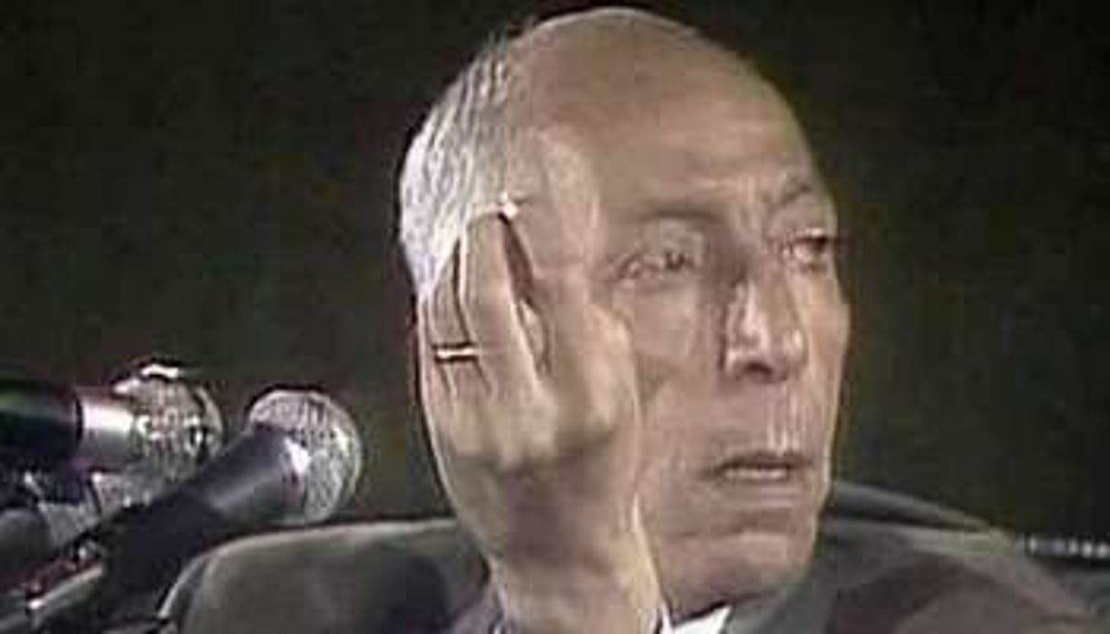 Le président Mohamed Boudiaf, quelques secondes avant d’être assassiné le 29 juin 1992. © DR