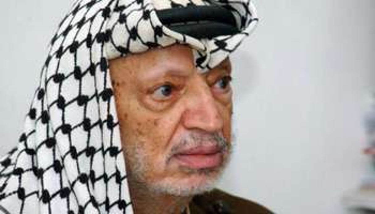 Yasser Arafat, dans son bureau de Ramallah, en septembre 2004. © AFP