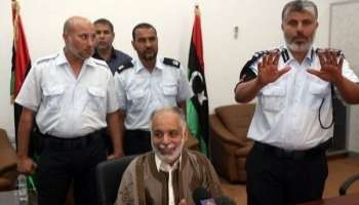Baghdadi Mahmoudi pendant sa conférence de presse, le 3 juillet à Tripoli. © Mahmud Turkia/AFP