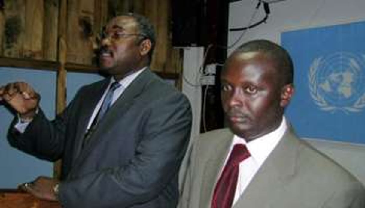 Le procureur général du Rwanda, Martin Ngoga (D), le 22 septembre 2004. © AFP