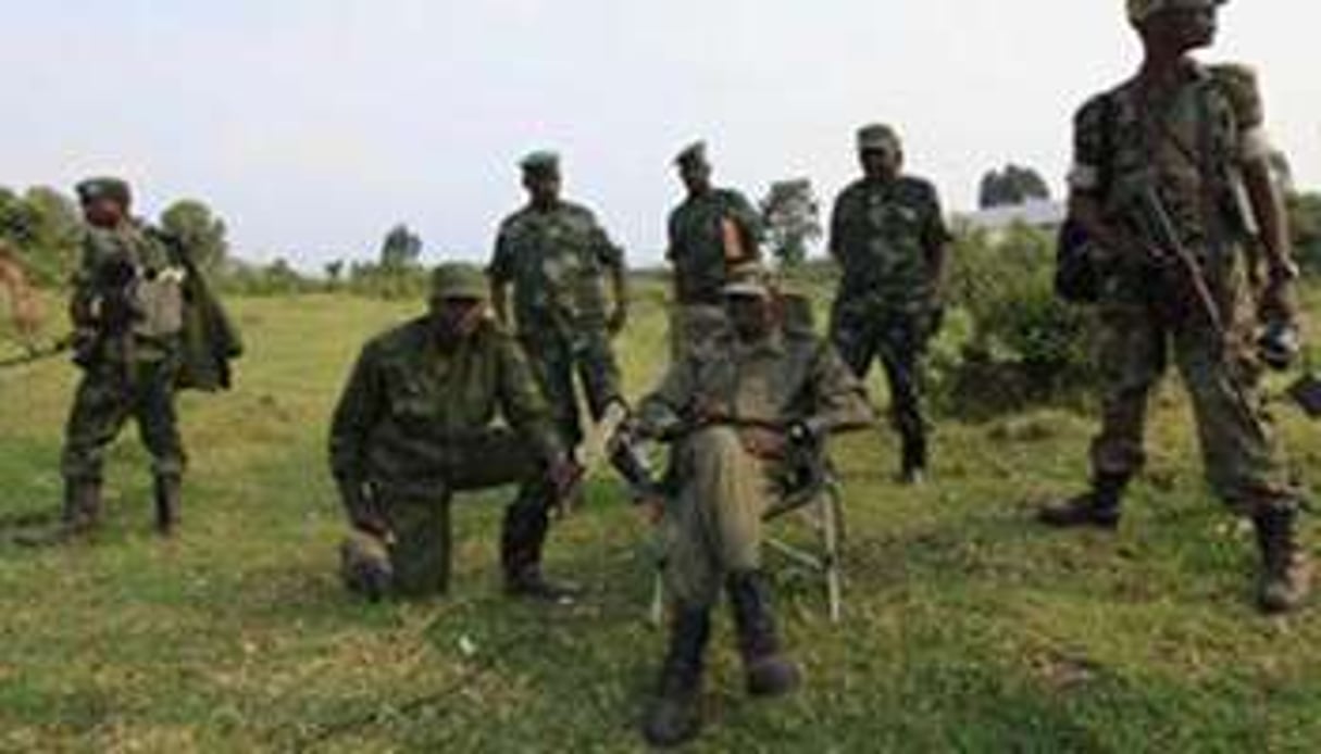 Le colonel Sultani Makenga (au milieu), le leader du M23. © REUTERS