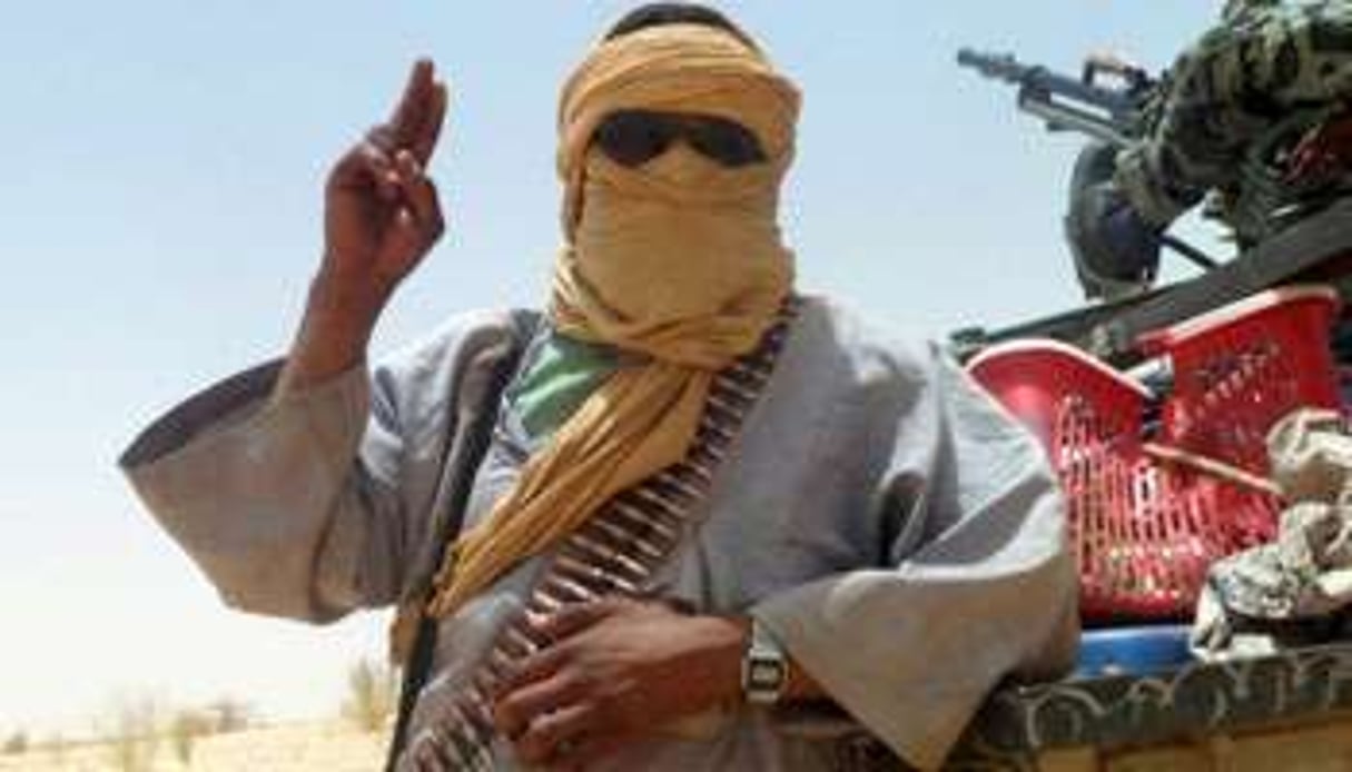 Un membre du groupe islamiste Ansar Eddine, le 24 avril 2012 près de Tombouctou. © AFP