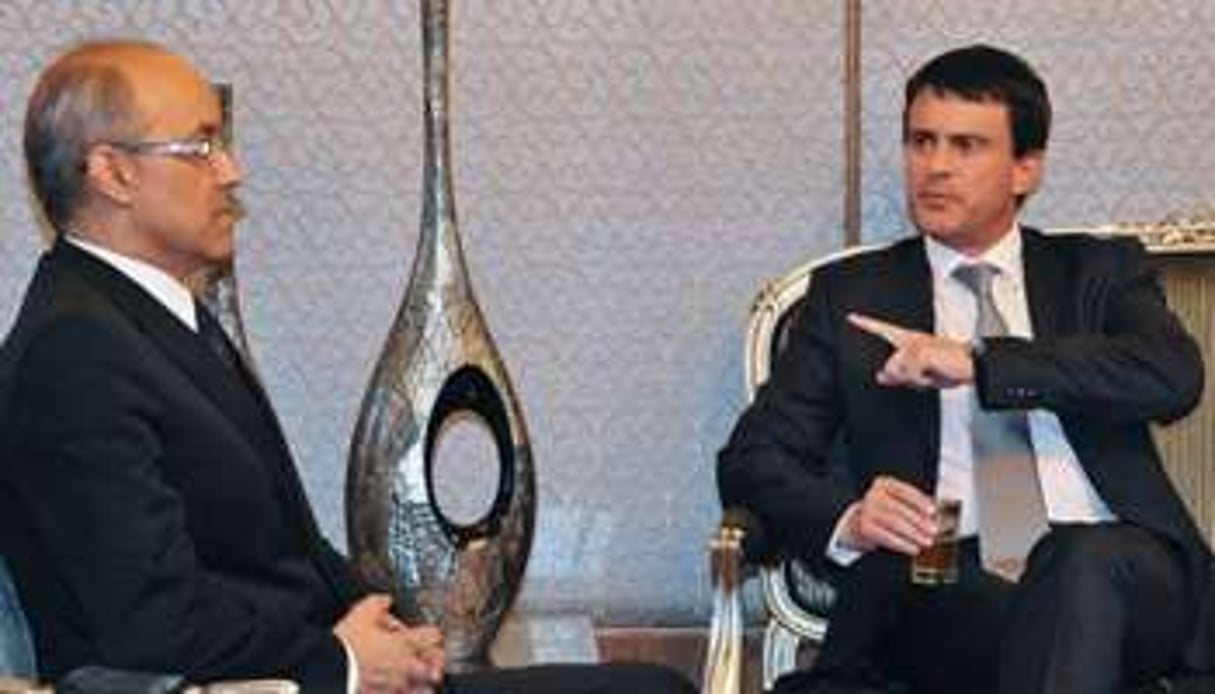 Manuel Valls (d) et le gouverneur de Rabat, Hassan Amrani, le 25 juillet 2012. © AFP