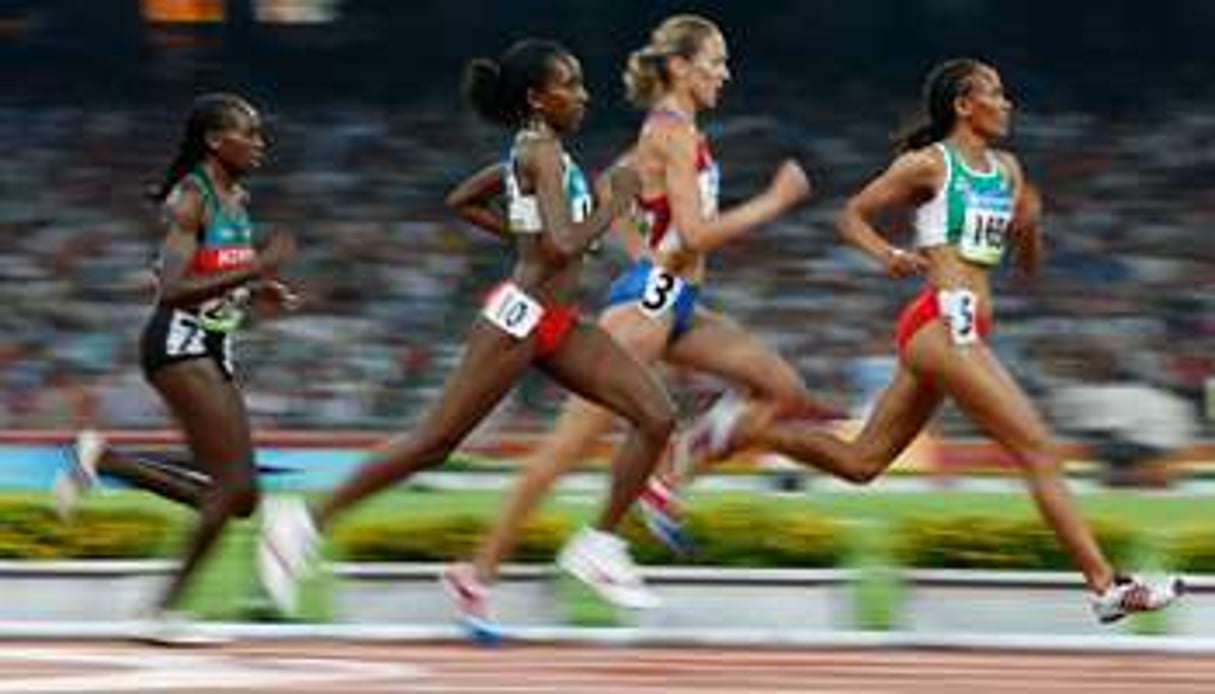 Eliminatoires du 5 000 m à Pékin en 2008, l’Éthiopienne Meselech Melkamu en tête. © Jerry Lampens/Reuters