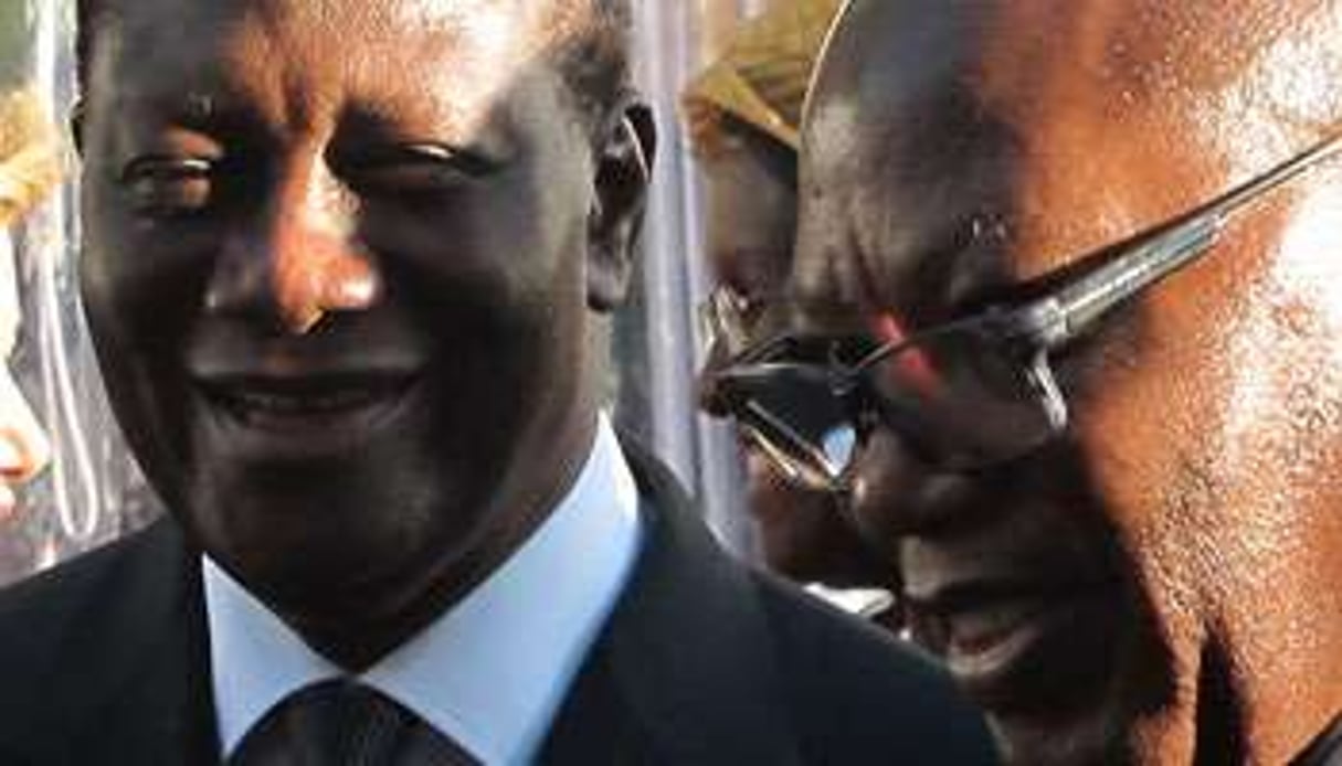 Le président ivoirien Alassane Ouattara (g.) et le président de l’Acnoa, Lassana Palenfo. © Mathieu Olivier pour J.A.