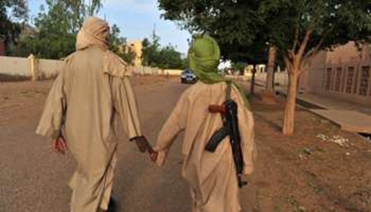 Des membres du Mujao dans les rues de Gao, au Mali. © AFP