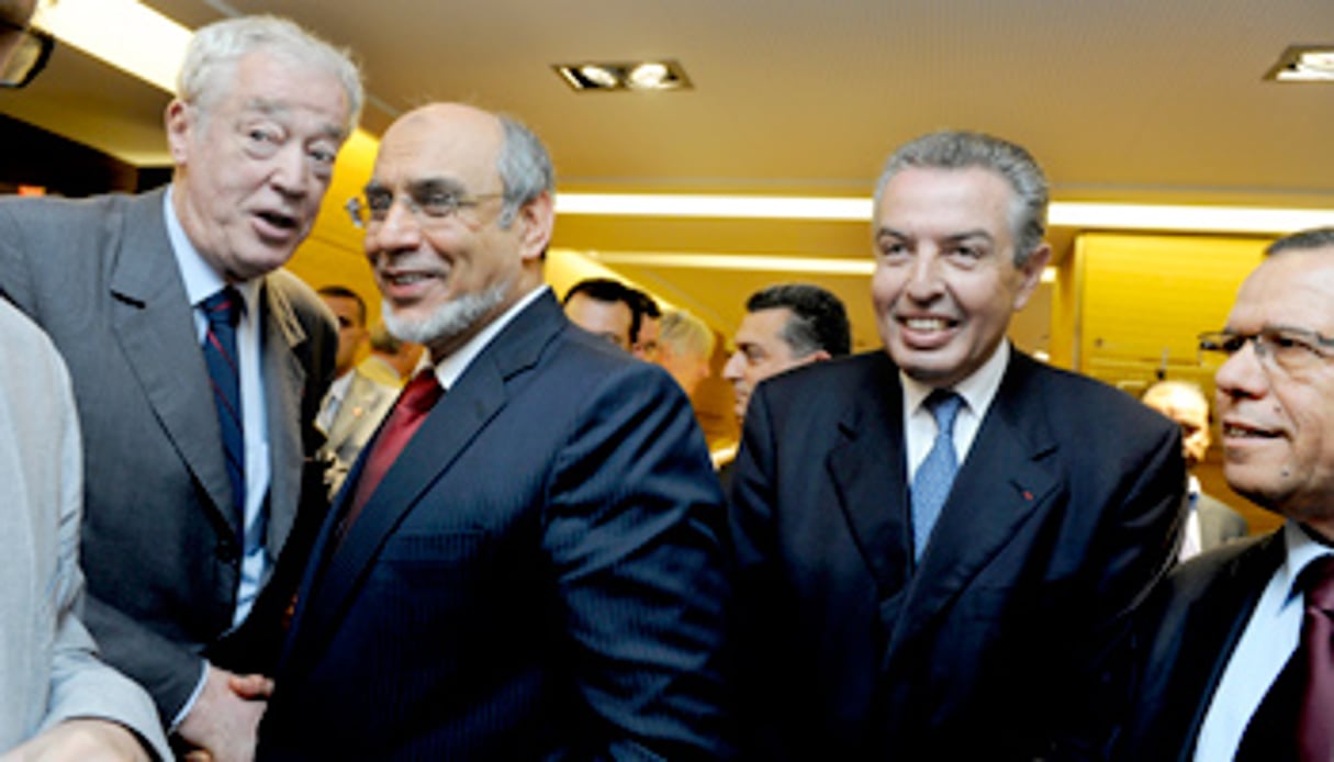De g. à d. : Jean Burelle, président de Medef International, Hamadi Jebali, Premier ministre tunisien, et Tarek Chérif, président de Conect, à Paris, le 28 juin. © Vincent Fournier/JA