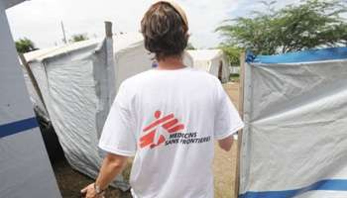 Une membre de MSF dans un camp en Haïti où le choléra est traité, le 1er juin 2011. © AFP