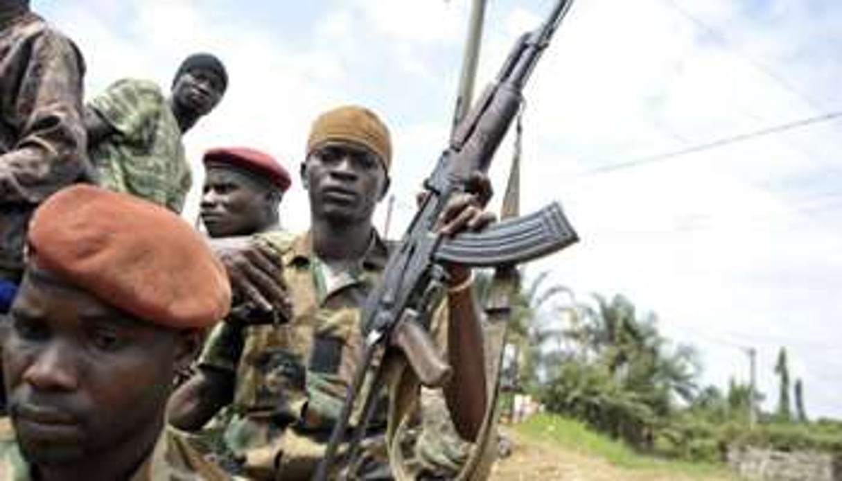 Des FRCI en patrouille près d’Abidjan, le 6 août 2012. © AFP