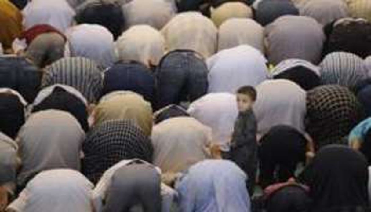 Musulmans en prière en France. © AFP