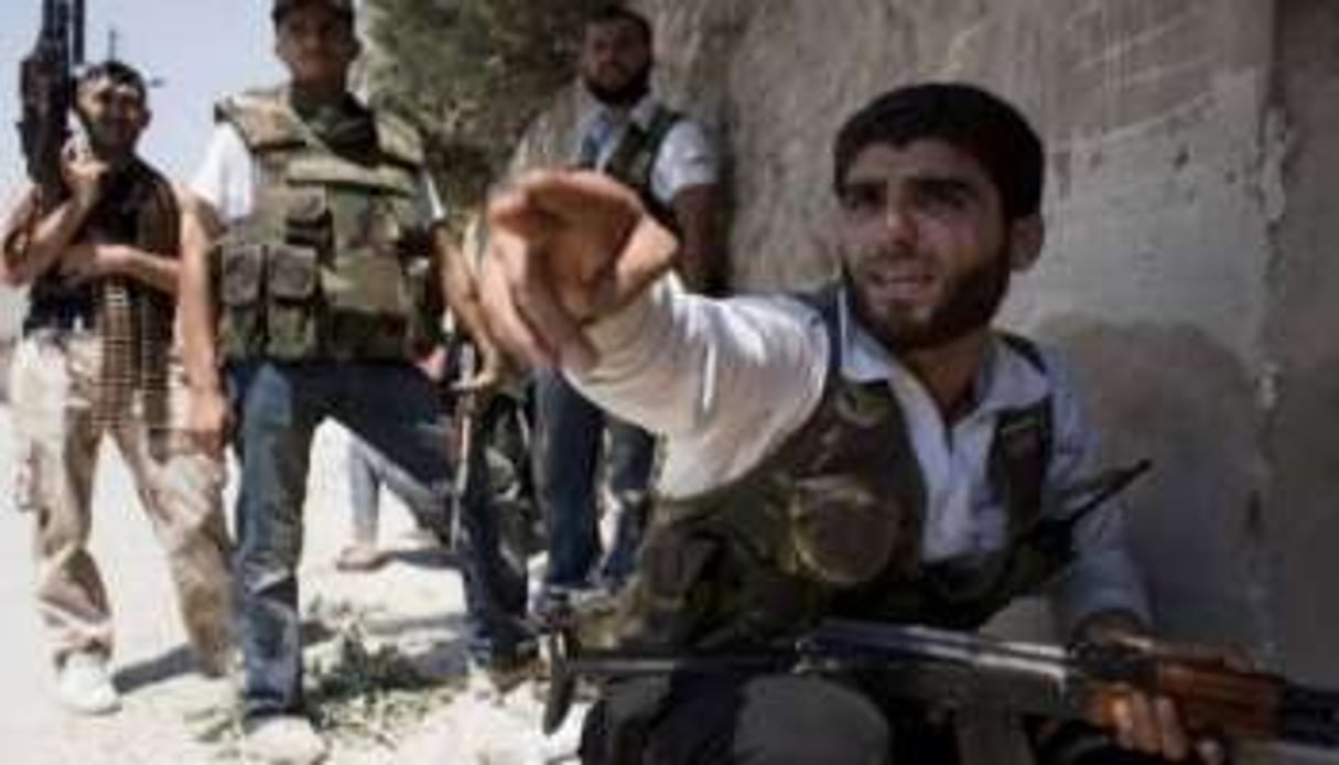 Des rebelles syriens, le 17 août 2012 à Alep. © AFP