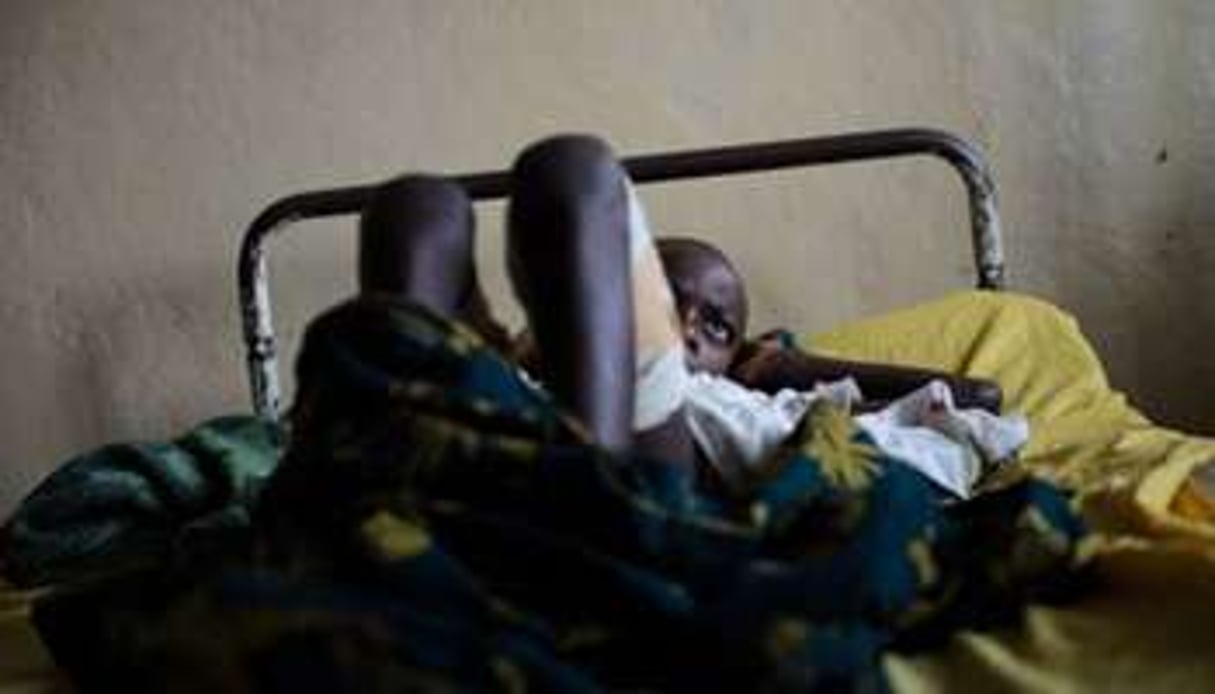 Un garçon blessé dans des affrontements dans la région de Masisi, le 31 juillet 2012 à Goma. © AFP