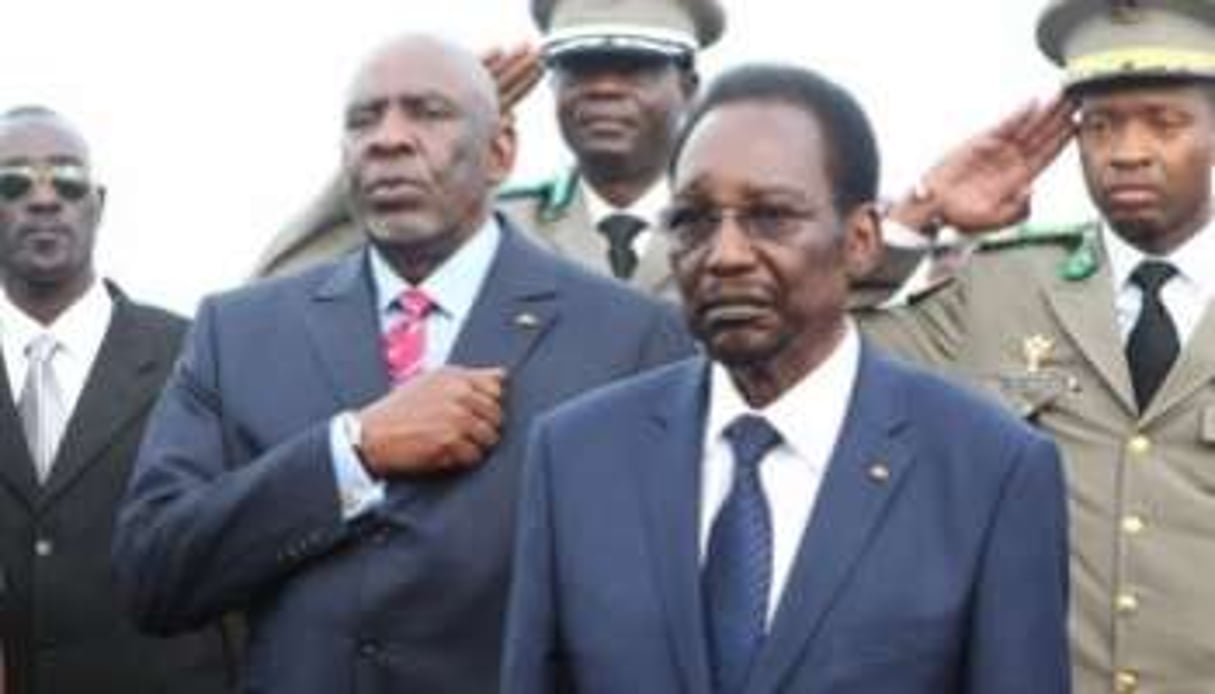 Dioncounda Traoré aux côtés de Cheick Modibo Diarra, le 27 juillet à Bamako. © Habibou Kouyaté/AFP