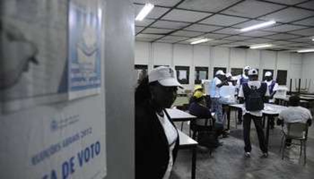 Un bureau de vote à Luanda, la capitale de l’Angola, le 31 août 2012. © AFP