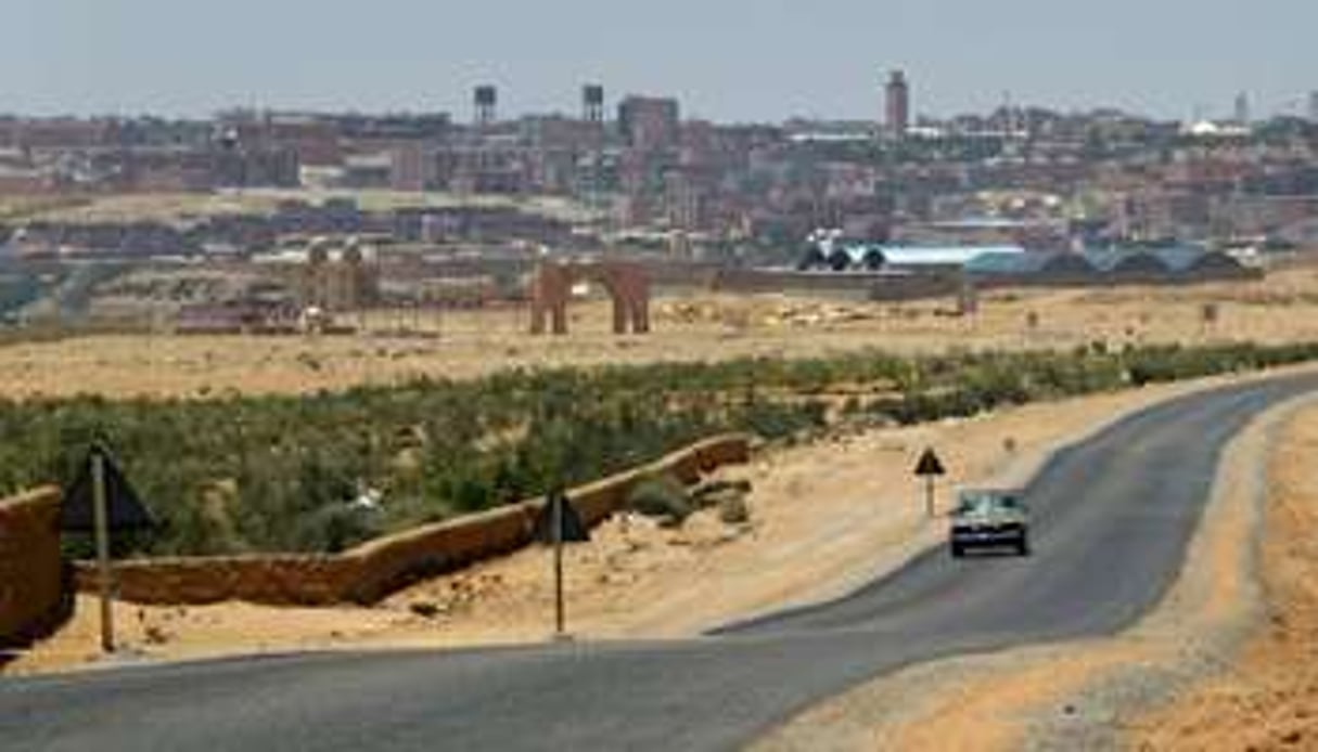 La route menant à Laâyoune, la capitale du Sahara occidental.