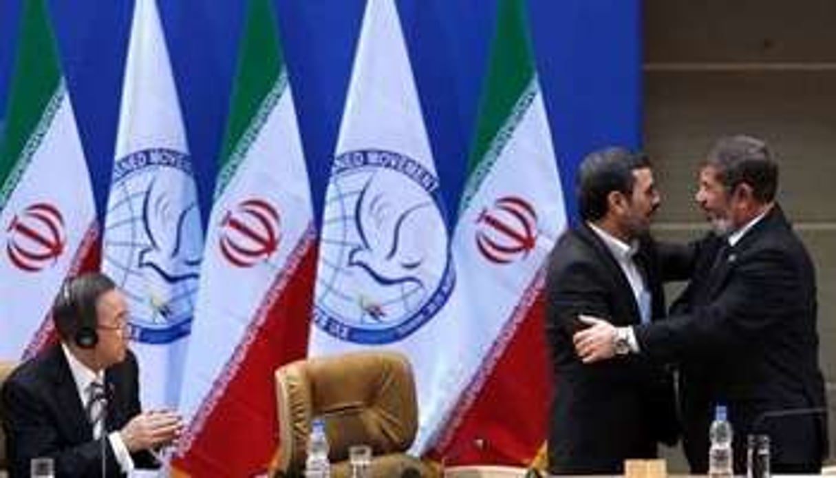 Avec M. Ahmadinejad lors de la conférence des non-alignés, le 30 août à Téhéran. © AFP