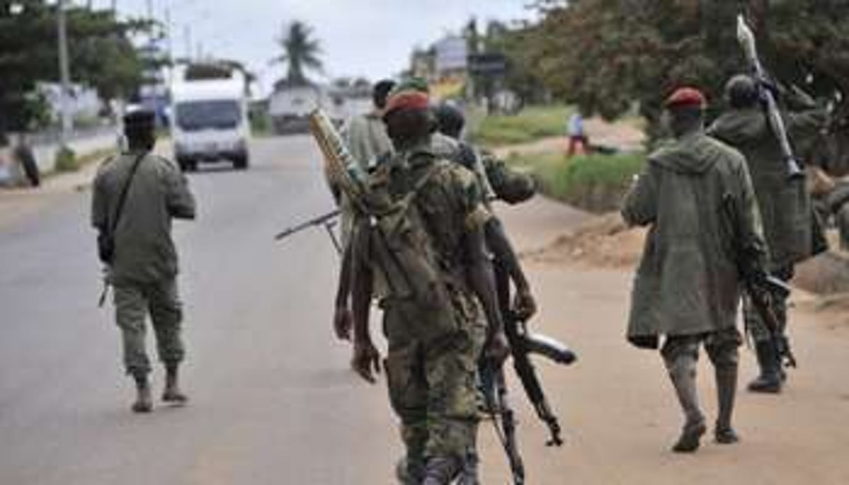 Des soldats ivoiriens patrouillant dans le sud de la Côte d’Ivoire. © AFP