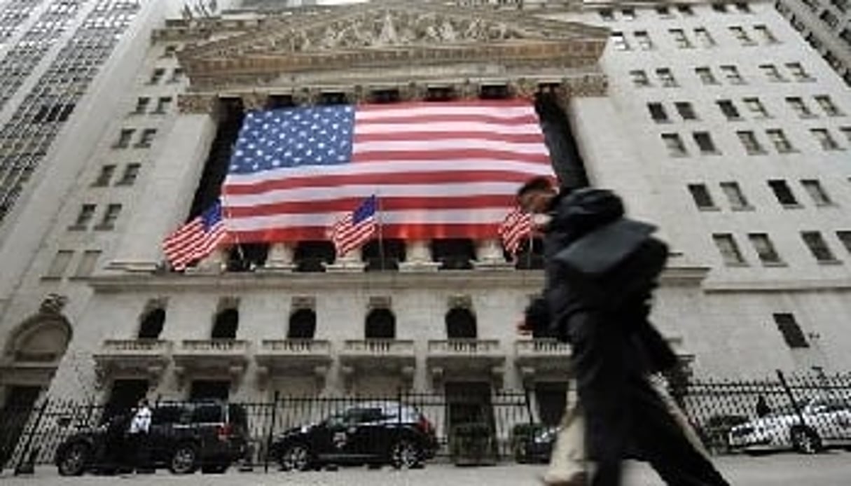 Malgré le mieux relatif observé à Wall Street, la mésentente des démocrates et des républicains sur la manière de réduire le déficit et une dette colossale pourrait déclencher automatiquement des coupes budgétaires dramatiques. © AFP