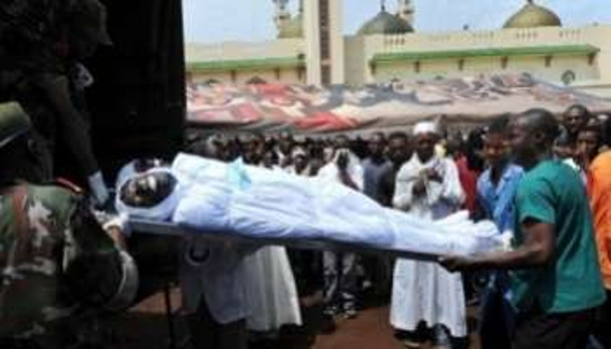 Le 2 octobre 2009, lors des funérailles d’une des victimes de la manifestation du 28 septembre. © Seyllou Diallo/AFP
