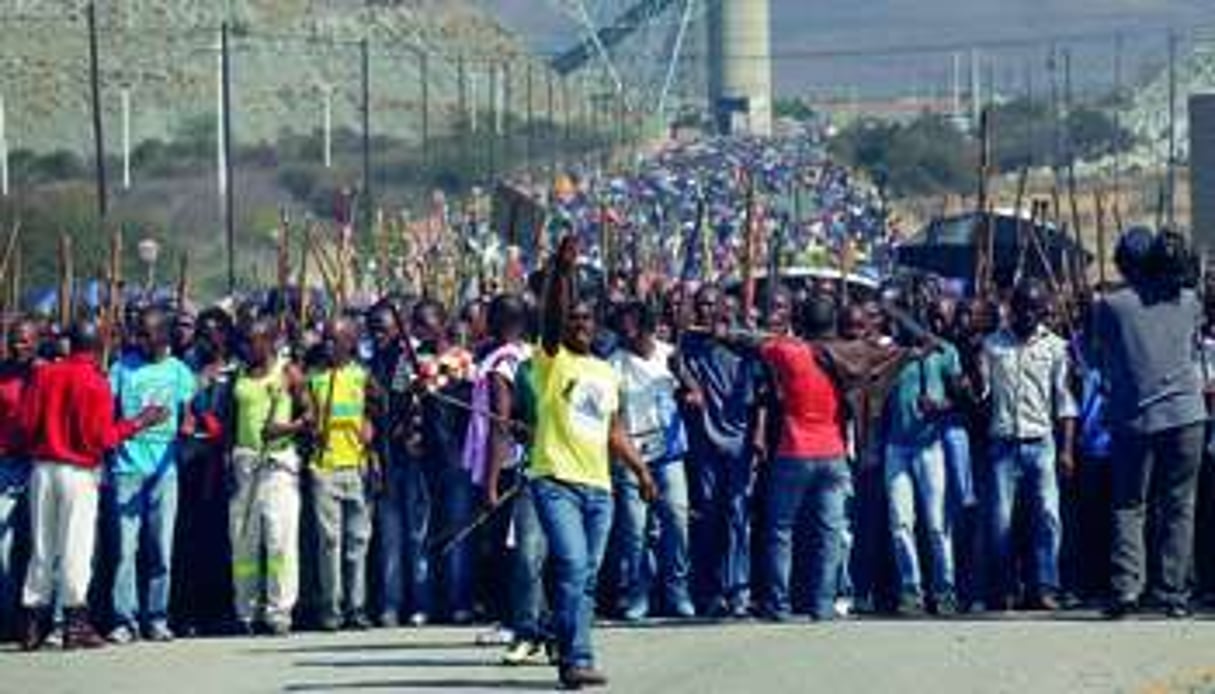 Mineurs en colère à Marikana, le 10 septembre. © Siphiwe Sibeko/ Reuters