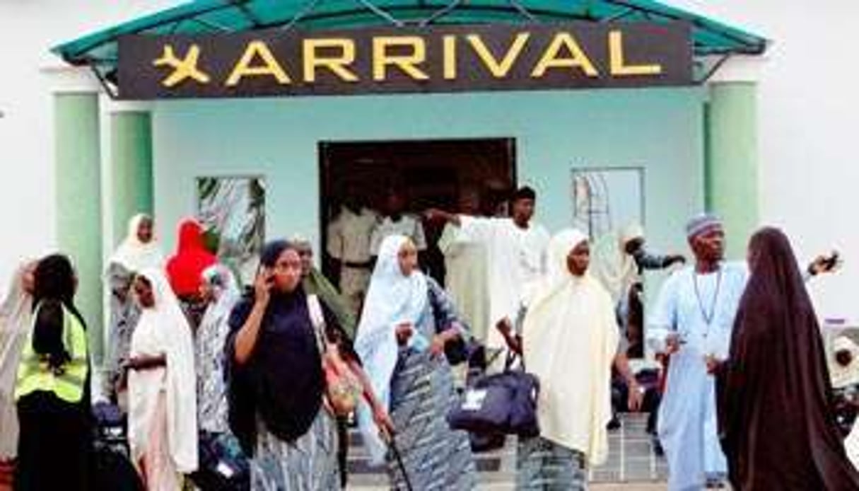 Pèlerins nigérians de retour d’Arabie saoudite, à l’aéroport international de Kano. © Aminu Abubakar/AFP