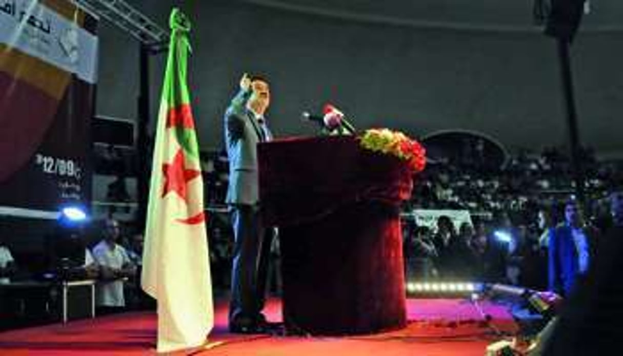Amar Ghoul à la tribune lors du congrès inaugural du TAJ, le 20 et 21 septembre à Alger. © Billelz