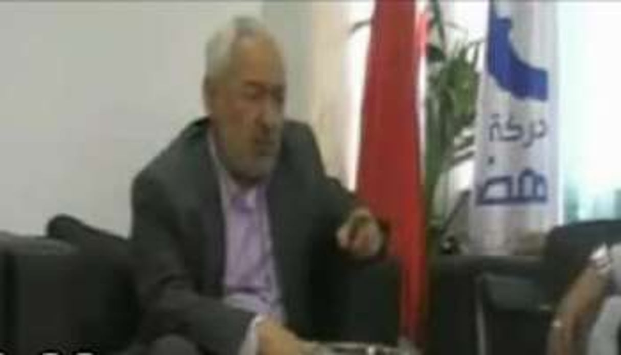 Ghannouchi en conversation avec des salafistes, dans la vidéo postée le 9 octobre sur You Tube. © capture d’écran/JA