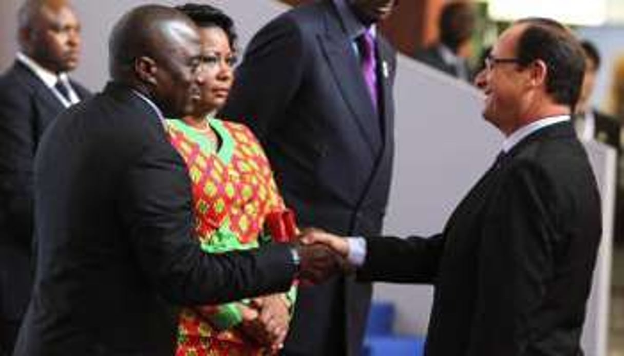 Joseph Kabila et François Hollande à l’ouverture du sommet à Kinshasa, le 13 octobre 2012. © Noor Khamis/Reuters