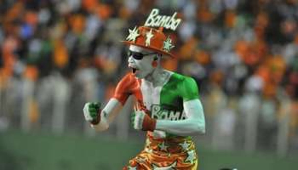 Un supporteur ivoirien pendant le barrage aller de la CAN 2013 contre le Sénégal le 8 septembre. © AFP