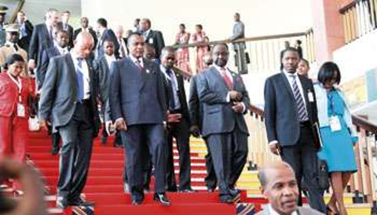 Denis Sassou Nguesso (2e à g.) à Kinshasa, le 13 octobre. © Baudouin Mouanda pour J.A.