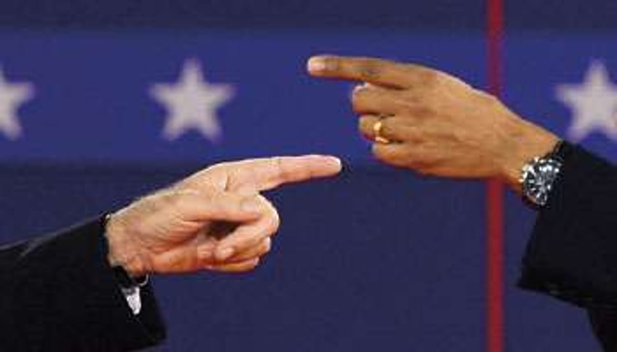 Index contre index, l’affrontement du 16 octobre entre Romney et Obama a été électrique. © Saul Loeb/AFP