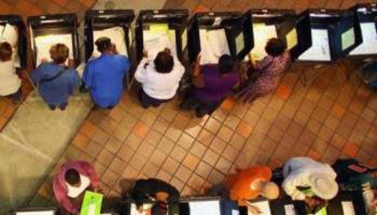 Des électeurs américains votent par anticipation à Miami le 27 octobre 2012. © AFP