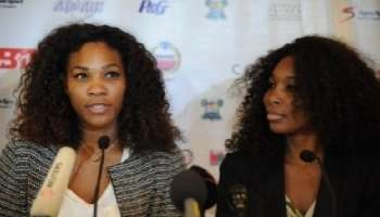 Venus (d) et Serena (g) Williams, le 31 octobre 2012 à Lagos. © Pius Utomi Ekpe/AFP